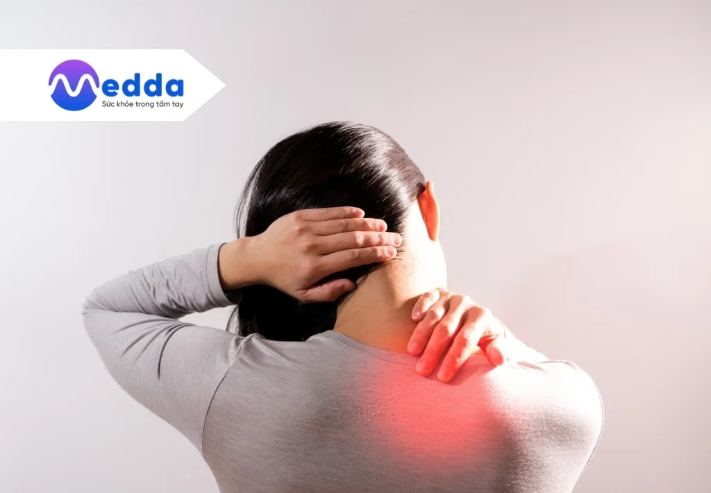 Bỏ túi 5 cách trị đau mỏi cổ vai gáy cho nhân viên văn phòng